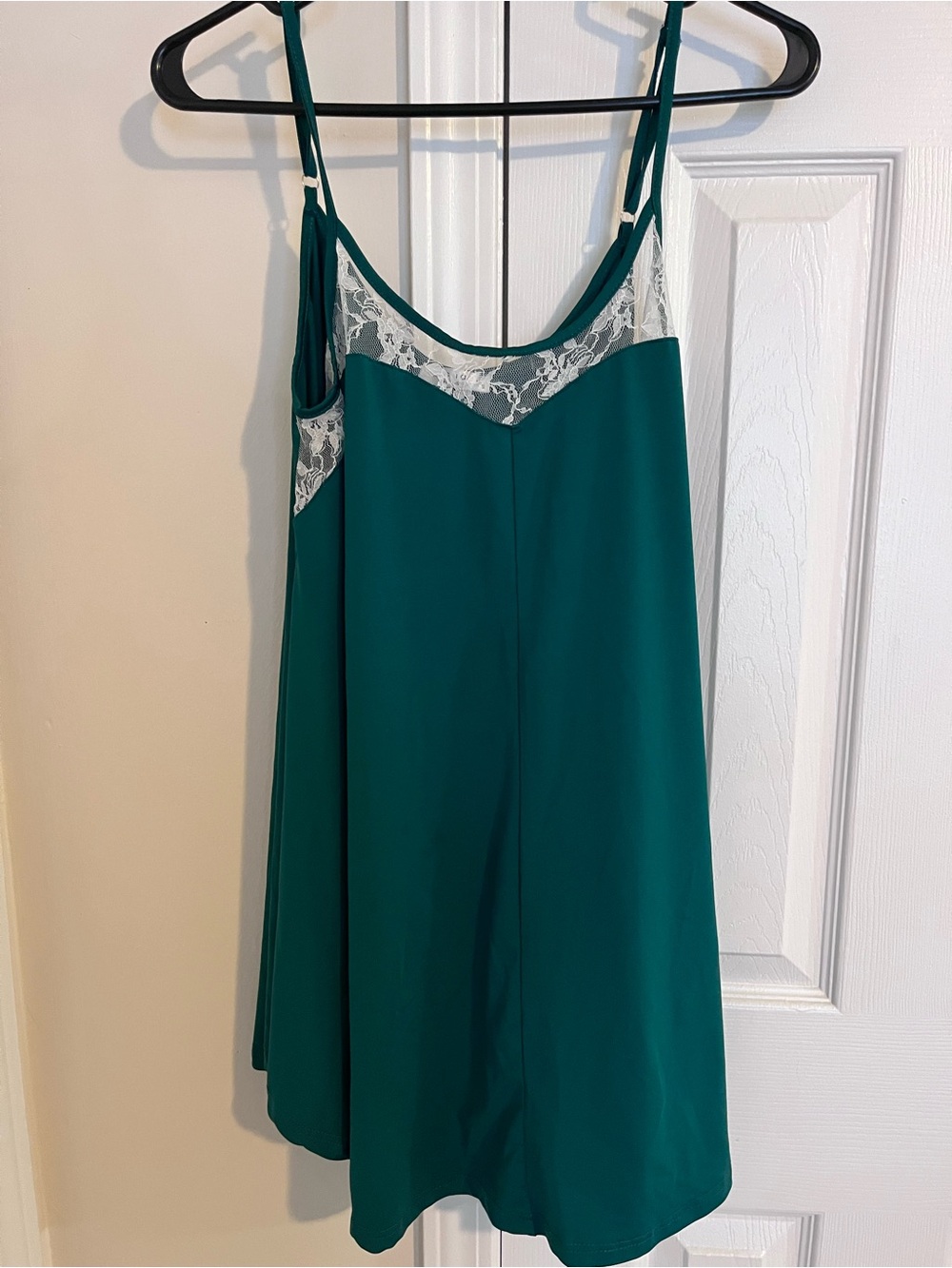 Women’s Ekouaer green with white lace nightgown size small